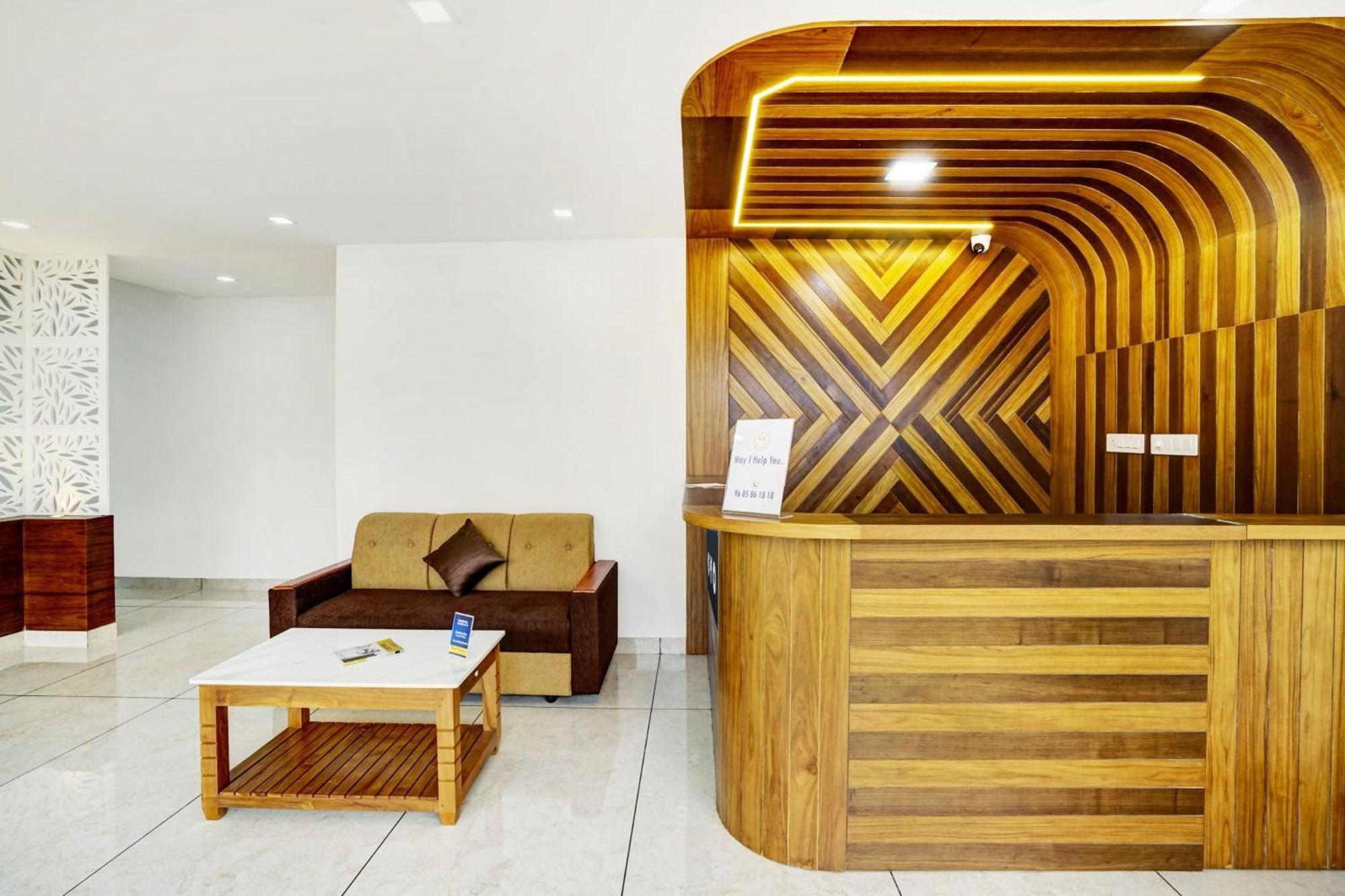 Hotel O Grand Parassini Pappinisseri Екстер'єр фото