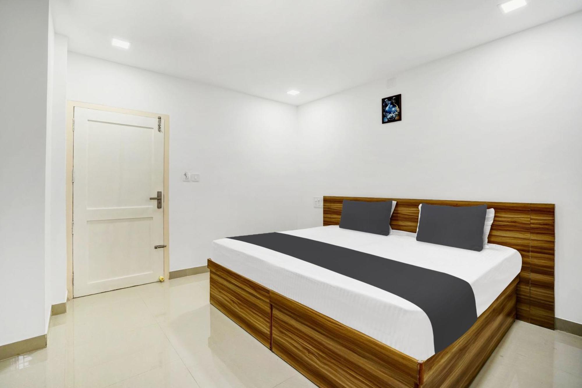 Hotel O Grand Parassini Pappinisseri Екстер'єр фото