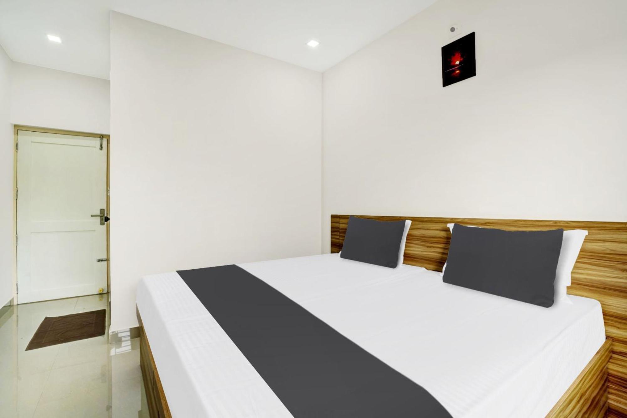 Hotel O Grand Parassini Pappinisseri Екстер'єр фото