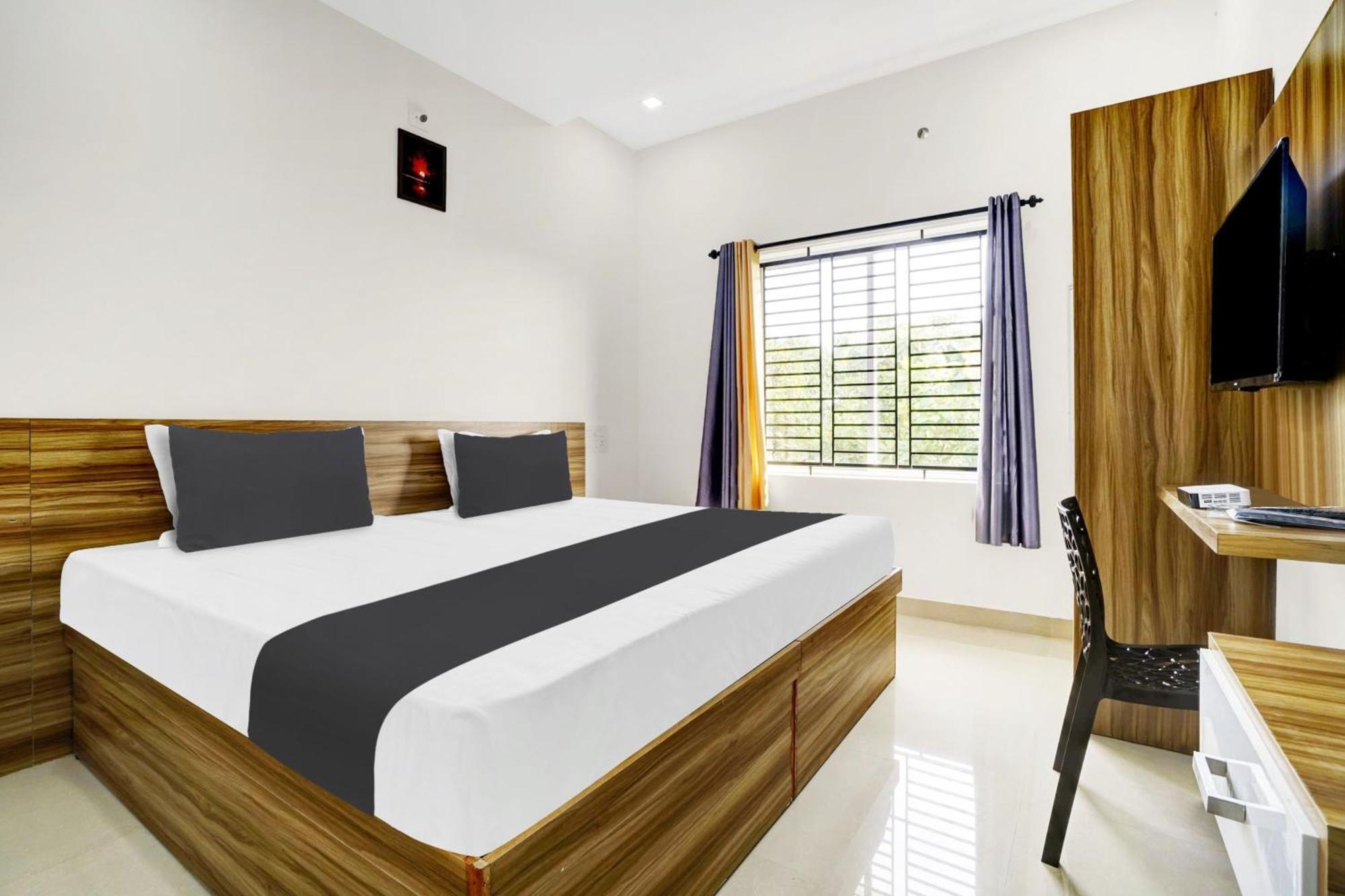 Hotel O Grand Parassini Pappinisseri Екстер'єр фото